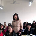學(xué)生向鄭總詢問(wèn)企業(yè)轉(zhuǎn)型電商問(wèn)題