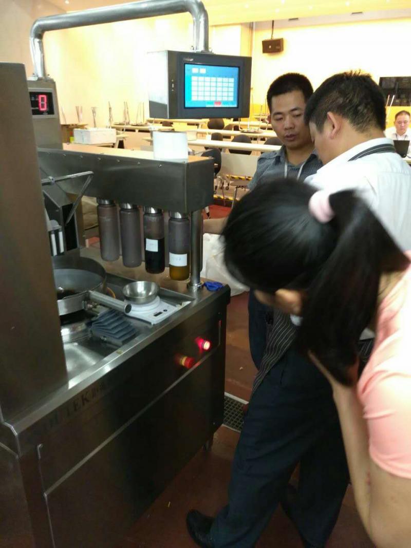 1522206930227456.jpg 餐廳炒菜機(jī)器人7.jpg
