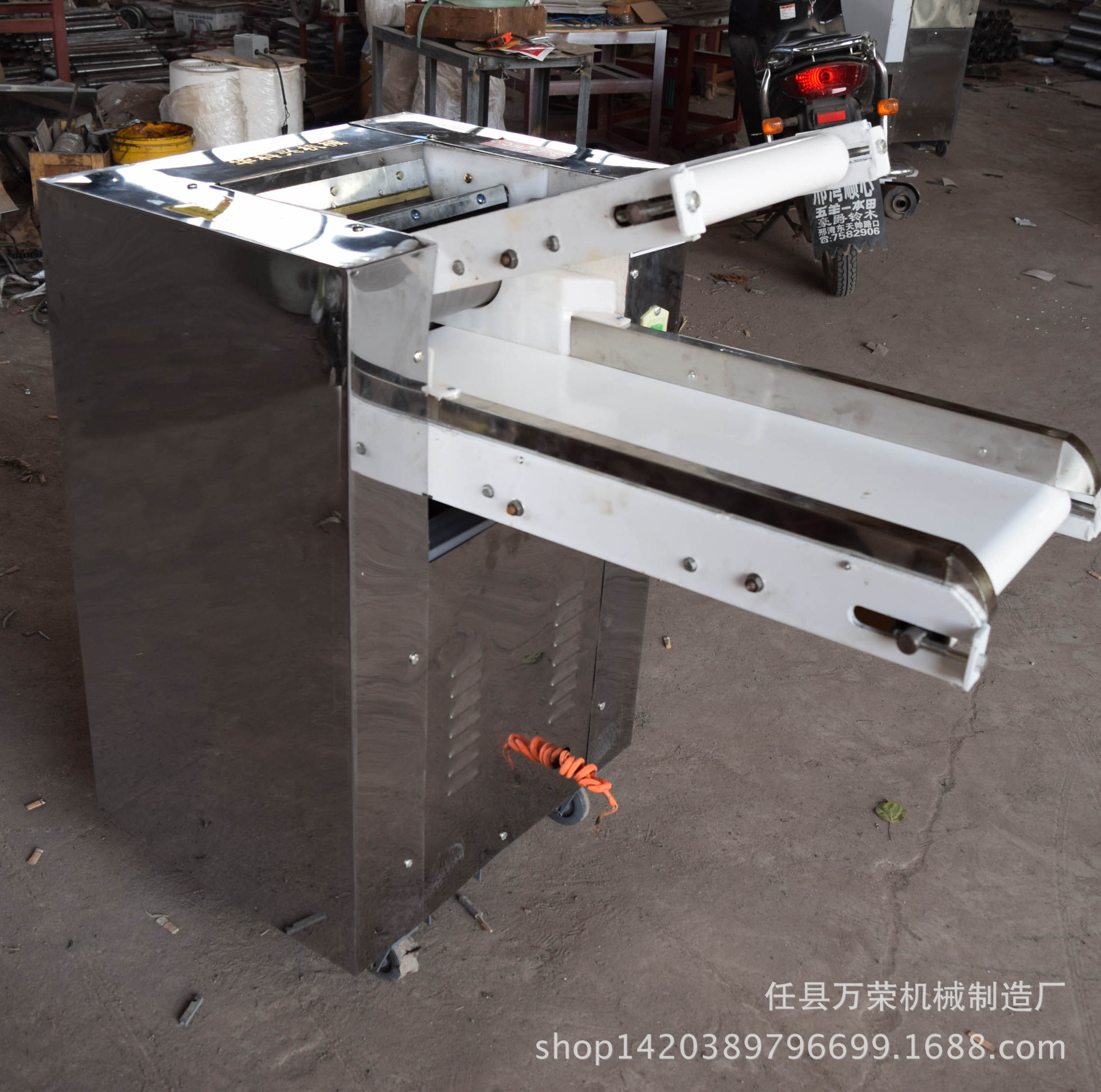 廠家供應(yīng) 自動揉面機(jī) 350型連續(xù)自動壓面機(jī) 不銹鋼商用攪面揉面機(jī)