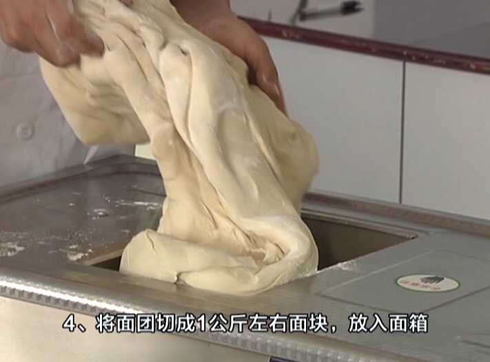 白鴿牌小型商用5-12頭全鋼不銹鋼對(duì)輥3項(xiàng)電圓饅頭機(jī)面團(tuán)面包機(jī)