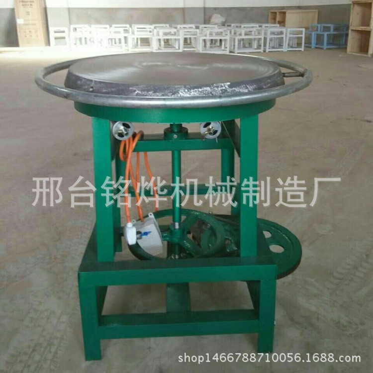 廠家生產(chǎn)商用手動煎餅機、五谷雜糧煎餅鏊子機，多功能方便，。