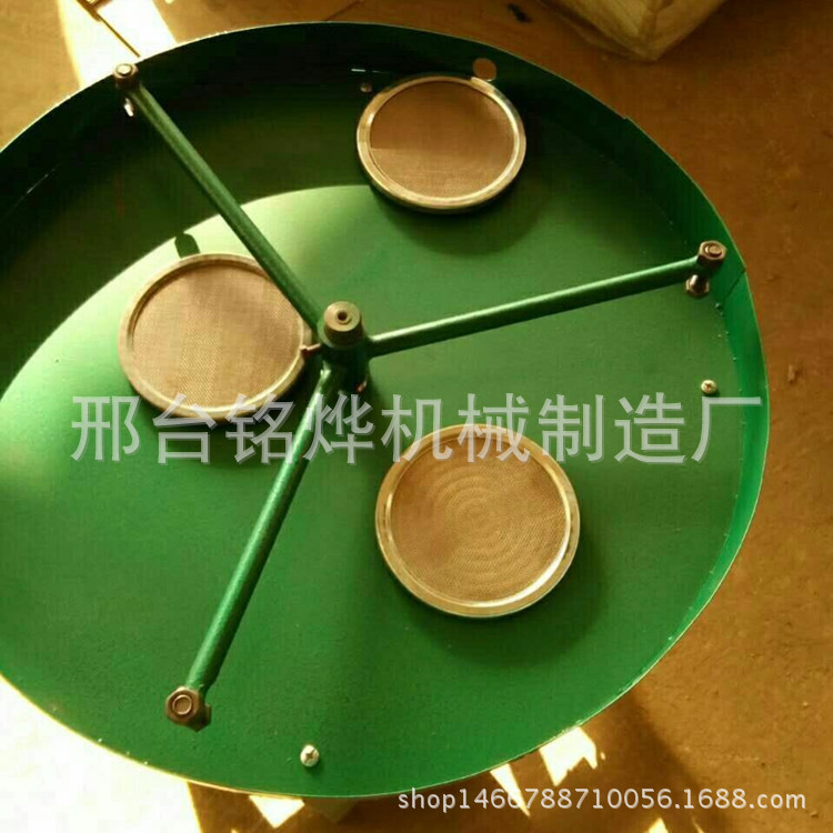廠家生產(chǎn)商用手動煎餅機、五谷雜糧煎餅鏊子機，多功能方便，。