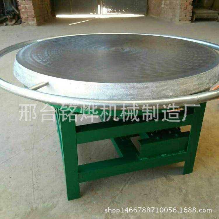 廠家生產(chǎn)商用手動煎餅機、五谷雜糧煎餅鏊子機，多功能方便，。