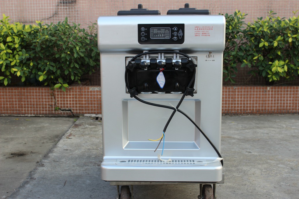 現(xiàn)貨供應東貝商用臺式冰淇淋機三頭甜筒雪糕機 冰激凌機廠家直銷