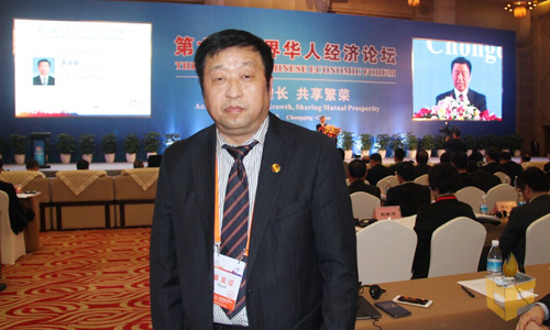 四川廚房用具行業(yè)協(xié)會會長鄭保華先生參加第六屆世界華人經(jīng)濟論壇