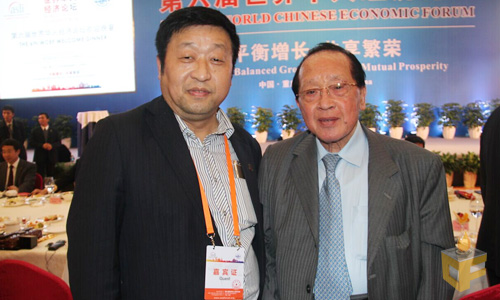 四川廚房用具行業(yè)協(xié)會會長鄭保華先生參加第六屆世界華人經(jīng)濟論壇
