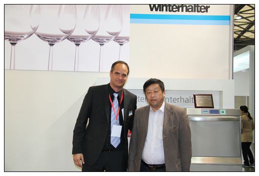 winterhalter 亞洲區(qū)市場(chǎng)營(yíng)銷(xiāo)總監(jiān) Jens Steck 和中國(guó)廚房設(shè)備網(wǎng)鄭總