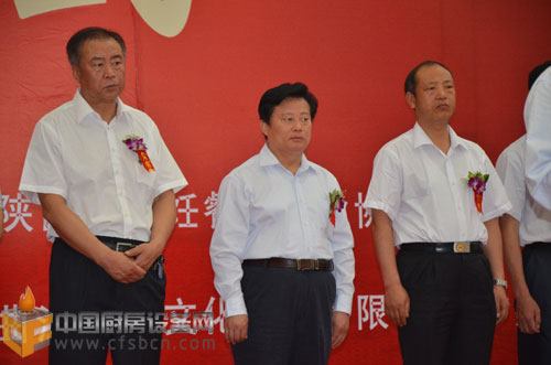 陜西省省委委員、陜西省旅游局黨組書記、局長&nbsp;&nbsp; 董憲民&nbsp;（左）陜西省旅游局黨組成員、紀(jì)檢組長&nbsp; 王志文（中）陜西省旅游局副巡視員&nbsp; 孟寶明（右）