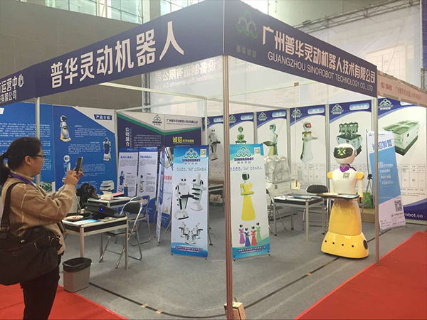 四川省廚房用具行業(yè)協(xié)會(huì)會(huì)長鄭保華參觀第二十二屆廣州酒店用品展覽會(huì)
